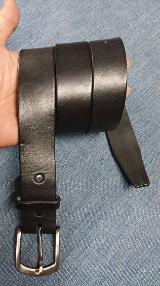 เข็มขัดหนังแท้ LOSCO หัวเปลี่ยนได้
เอว 31 ถึง 34 กว้าง 1.3 
ยาวรวมหัว 41.2 แบรนด์แพง
หนังสวยมาก มีรอยตามใช้ รูปที่ 2
