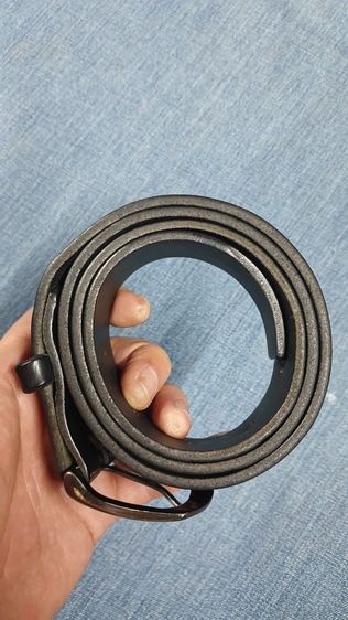 เข็มขัดหนังแท้ LOSCO หัวเปลี่ยนได้
เอว 31 ถึง 34 กว้าง 1.3 
ยาวรวมหัว 41.2 แบรนด์แพง
หนังสวยมาก มีรอยตามใช้ รูปที่ 5