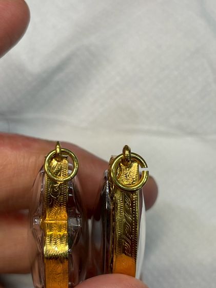 เหรียญเซ็งลี้ฮ้อ หลวงพ่อเกษม เขมโก บล็อคไหล่จุดนิยม ปี 2536 เนื้อทองแดงพร้อมกรอบทองหนามือ 1 รูปที่ 10