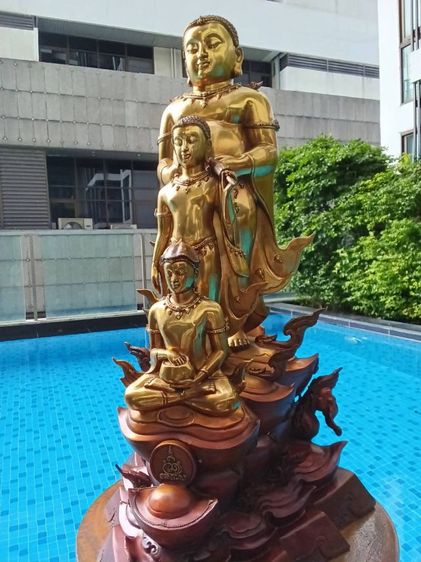 3 พระอรหันต์ประทานทรัพย์ พระสังกัจจายน์ พระสีวลี พระอุปคุต สูง 28 นิ้ว วัตถุมงคลครูบาอริยชาติ วัดแสงแก้วโพธิญาณ  ออกแบบโดย ศิลปิน สุธา แก้ววังปา สวยงดงามมาก รูปที่ 13