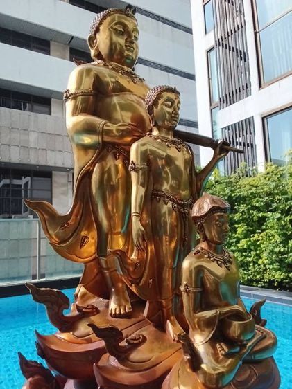 3 พระอรหันต์ประทานทรัพย์ พระสังกัจจายน์ พระสีวลี พระอุปคุต สูง 28 นิ้ว วัตถุมงคลครูบาอริยชาติ วัดแสงแก้วโพธิญาณ  ออกแบบโดย ศิลปิน สุธา แก้ววังปา สวยงดงามมาก รูปที่ 12