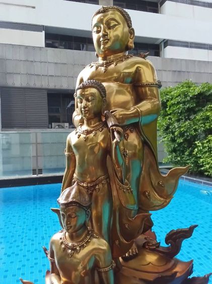 3 พระอรหันต์ประทานทรัพย์ พระสังกัจจายน์ พระสีวลี พระอุปคุต สูง 28 นิ้ว วัตถุมงคลครูบาอริยชาติ วัดแสงแก้วโพธิญาณ  ออกแบบโดย ศิลปิน สุธา แก้ววังปา สวยงดงามมาก รูปที่ 16