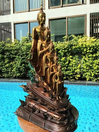 พระพุทธเจ้า 5 พระองค์ ครูบาอริยชาติ วัดแสงแก้วโพธิญาณ เชียงราย สูง 29 นิ้ว ลึก 18 นิ้ว กว้าง 16 นิ้ว ประกอบด้วยพระประจำวัน ปางเปิดโลก ปางรำพึง ปางถวายเนตร ปางอุ้มญาติ ปางอุ้มบาตร สวยงามน่าบูชา รูปที่ 15