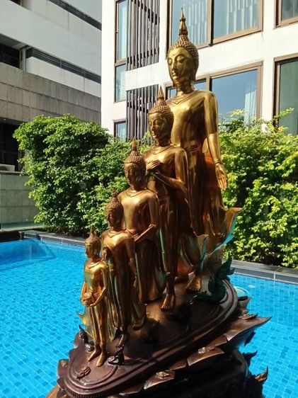 พระพุทธเจ้า 5 พระองค์ ครูบาอริยชาติ วัดแสงแก้วโพธิญาณ เชียงราย สูง 29 นิ้ว ลึก 18 นิ้ว กว้าง 16 นิ้ว ประกอบด้วยพระประจำวัน ปางเปิดโลก ปางรำพึง ปางถวายเนตร ปางอุ้มญาติ ปางอุ้มบาตร สวยงามน่าบูชา รูปที่ 12