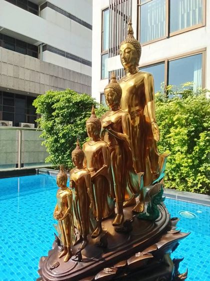พระพุทธเจ้า 5 พระองค์ ครูบาอริยชาติ วัดแสงแก้วโพธิญาณ เชียงราย สูง 29 นิ้ว ลึก 18 นิ้ว กว้าง 16 นิ้ว ประกอบด้วยพระประจำวัน ปางเปิดโลก ปางรำพึง ปางถวายเนตร ปางอุ้มญาติ ปางอุ้มบาตร สวยงามน่าบูชา รูปที่ 4