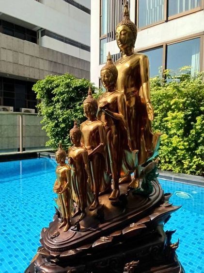 พระพุทธเจ้า 5 พระองค์ ครูบาอริยชาติ วัดแสงแก้วโพธิญาณ เชียงราย สูง 29 นิ้ว ลึก 18 นิ้ว กว้าง 16 นิ้ว ประกอบด้วยพระประจำวัน ปางเปิดโลก ปางรำพึง ปางถวายเนตร ปางอุ้มญาติ ปางอุ้มบาตร สวยงามน่าบูชา รูปที่ 14