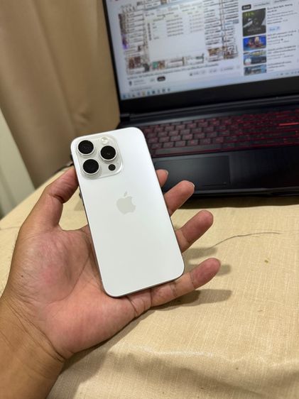 มากกว่า 512 GB iPhone 15 Pro 256GB White Titanium สวยมาก จอแท้ลื่น กล้องสวย สแกนหน้าปกติ สอบถามได้คัฟ