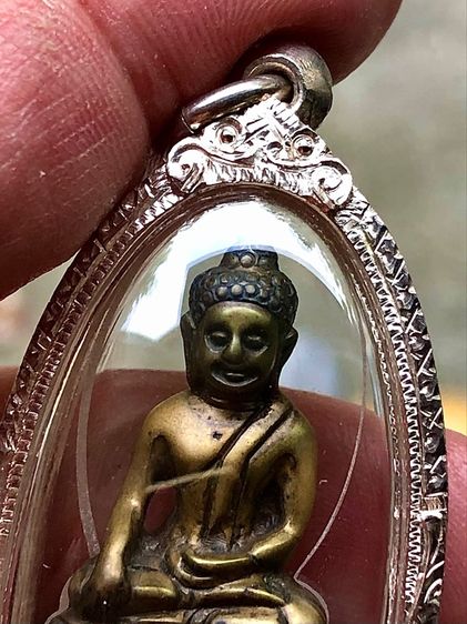 พระกริ่งเก่าเลี้ยมกรอบเงินแท้คะ รูปที่ 6