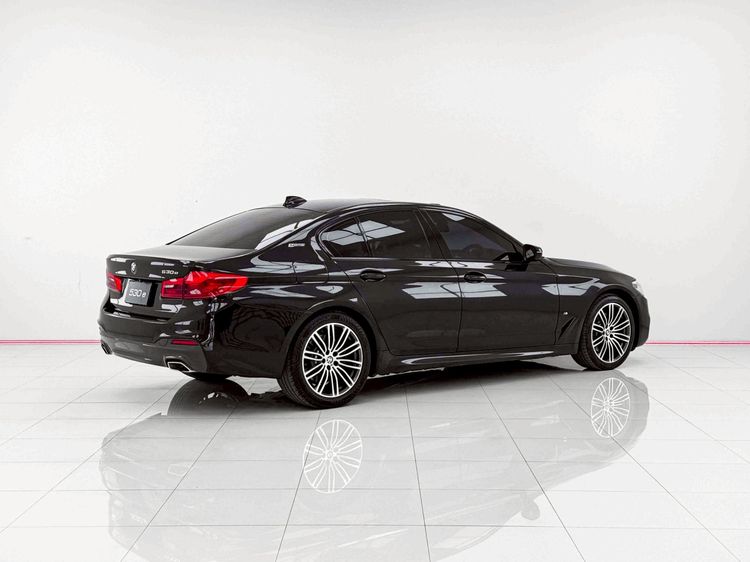 BMW Series 5 2020 530e Sedan ปลั๊กอินไฮบริด (PHEV) ไม่ติดแก๊ส เกียร์อัตโนมัติ ดำ รูปที่ 4