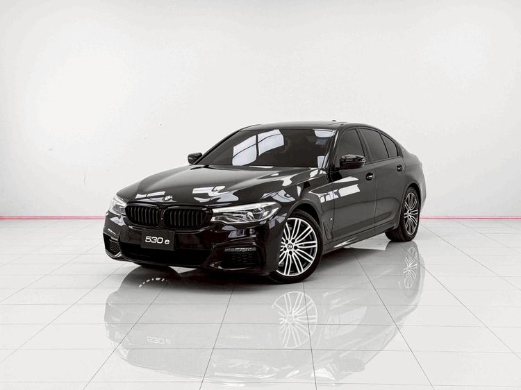 รถ BMW Series 5 530e สี ดำ