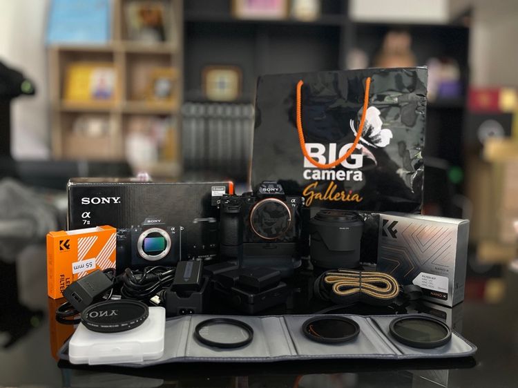 กล้องมิลเลอร์เลส ไม่กันน้ำ Sony a7ii 28-70 FE 3.5-5.6 SHUTTER 11,xxx  และอุปกรณ์อื่นหลายรายการ