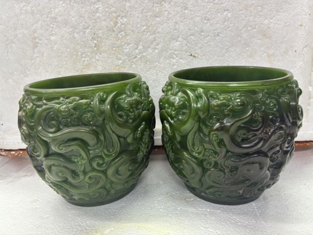 โถหยกคู่แกะสลักลวดลายสวยสมบูรณ์สนใจทักแชทได้ค่ะ