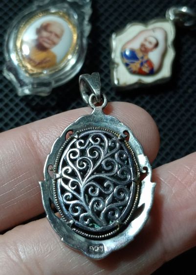 ล็อกเก็ตเลี่ยมเงินเลี่ยมทองแท้ทุกชิ้นสภาพเยี่ยม รูปที่ 8