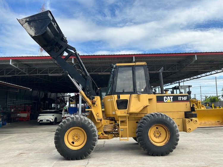 รถตักล้อยาง CATERPILLAR รุ่น IT14F บุ้งกี๋ 1.4 คิว ยกสูง 3.6 ม. คอนโทรลเดี่ยว รถเก่านอกนำเข้า 