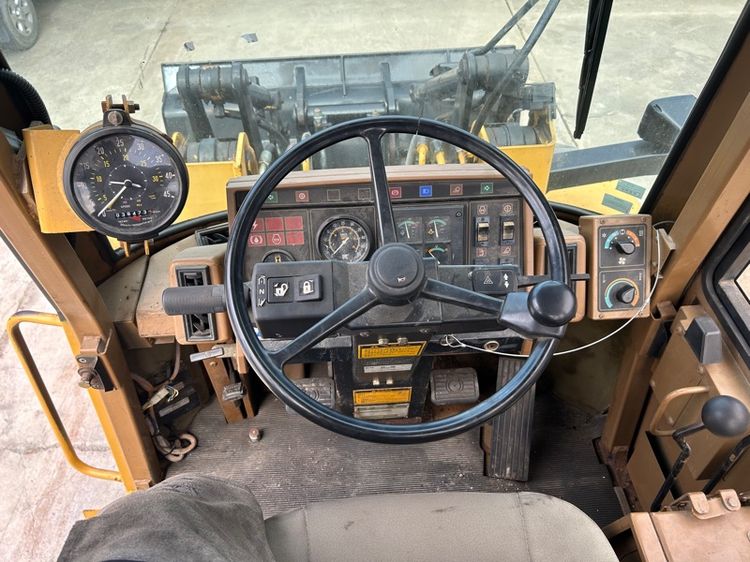 รถตักล้อยาง CATERPILLAR รุ่น IT14F บุ้งกี๋ 1.4 คิว ยกสูง 3.6 ม. คอนโทรลเดี่ยว รถเก่านอกนำเข้า  รูปที่ 12