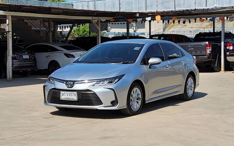 รถ Toyota Altis 1.6 G สี บรอนซ์เงิน