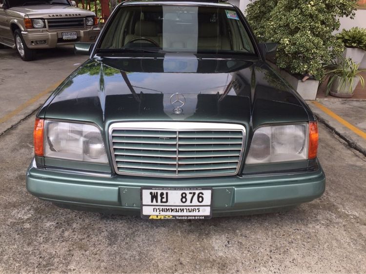 รถ Mercedes-Benz E-Class E280 สี เขียว