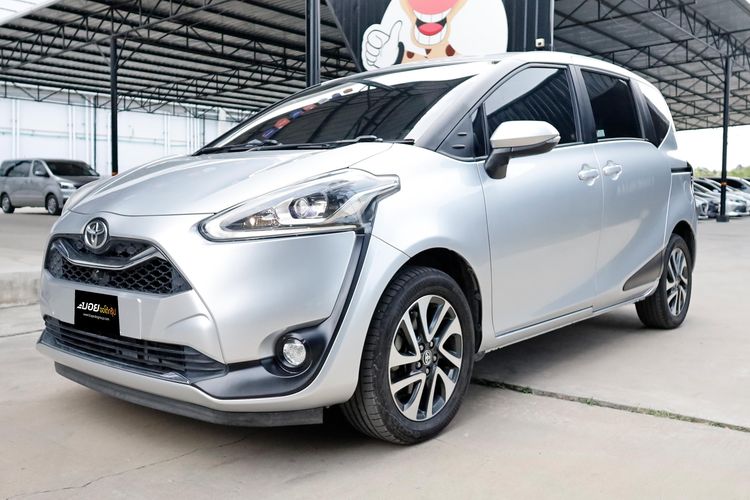 รถ Toyota Sienta 1.5 V สี บรอนซ์เงิน
