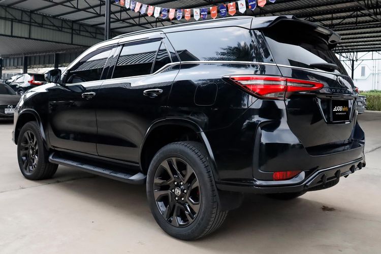 Toyota Fortuner 2023 2.8 GR Sport 4WD Utility-car ดีเซล ไม่ติดแก๊ส เกียร์อัตโนมัติ ดำ รูปที่ 4