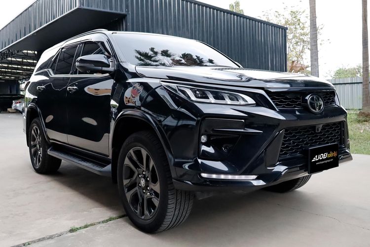 Toyota Fortuner 2023 2.8 GR Sport 4WD Utility-car ดีเซล ไม่ติดแก๊ส เกียร์อัตโนมัติ ดำ รูปที่ 3