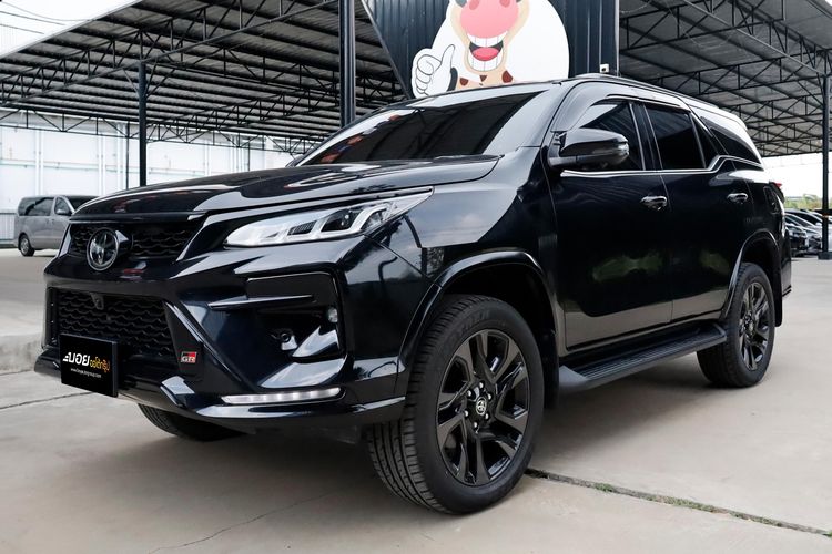 รถ Toyota Fortuner 2.8 GR Sport 4WD สี ดำ
