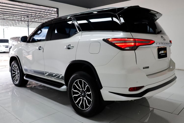 Toyota Fortuner 2025 2.8 GR Sport 4WD Utility-car ดีเซล ไม่ติดแก๊ส เกียร์อัตโนมัติ ขาว รูปที่ 4