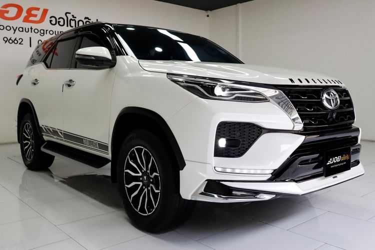 Toyota Fortuner 2025 2.8 GR Sport 4WD Utility-car ดีเซล ไม่ติดแก๊ส เกียร์อัตโนมัติ ขาว รูปที่ 3