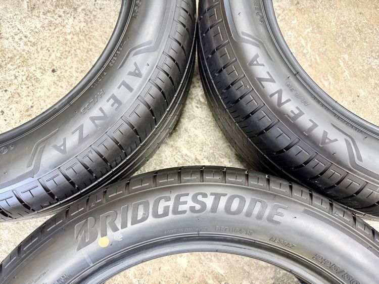 ยางถอดป้ายแดงขอบ 18” ยี่ห้อ BRIDGESTONE รุ่น ALENZA HL33 ขนาด 225-50R18 ปี 25 ครีบหน้ายางยังอยู่ครบ