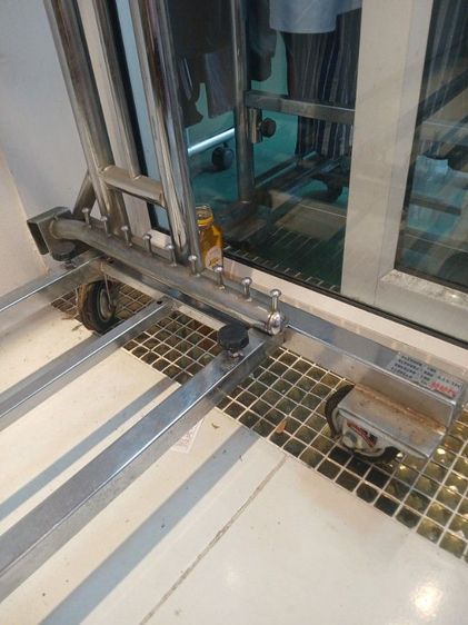 ราวแขวนเสื้อผ้าสเตเลสขนาดใหญ่ รูปที่ 6