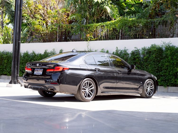 BMW Series 5 2022 520d Sedan ดีเซล ไม่ติดแก๊ส เกียร์อัตโนมัติ ดำ รูปที่ 4