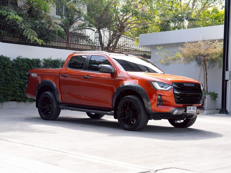 รถ Isuzu D-MAX 3.0 Vcross M 4WD สี ส้ม