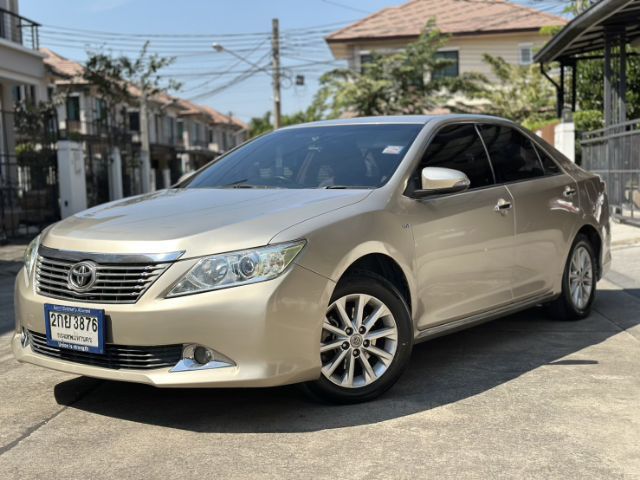 รถ Toyota Camry 2.0 G สี เบจ