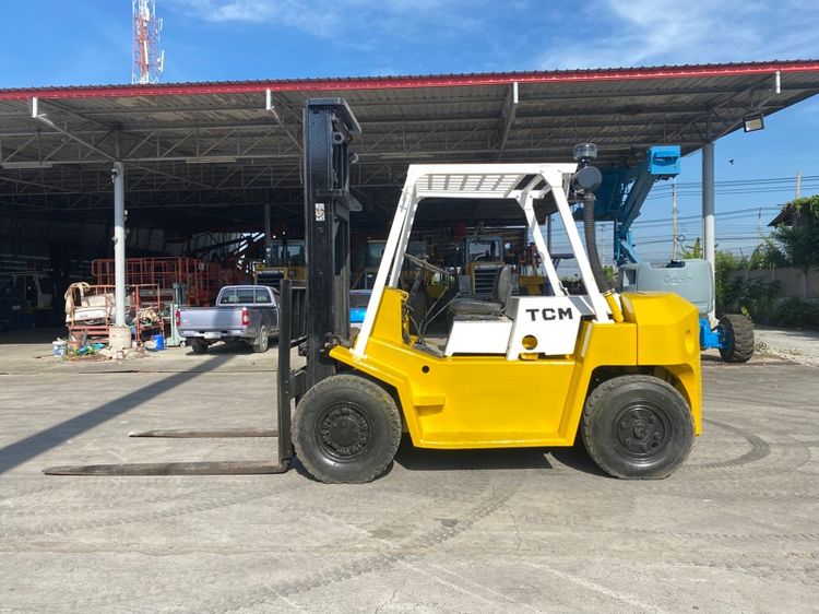 รถฟอร์คลิฟท์ TCM  รุ่น FD60Z4 ยก 6 ตัน เสาสูง 4 ม. เกียร์ธรรมดา  รถเก่านอก รูปที่ 3