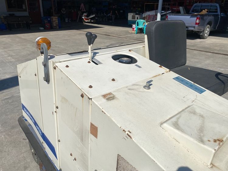 รถกวาดถนนดูดฝุ่น HOWA รุ่น HF63  รถเก่านอกนำเข้า รูปที่ 7