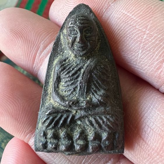 หลวงปู่ทวดหลังเตารีดวัดช้างให้