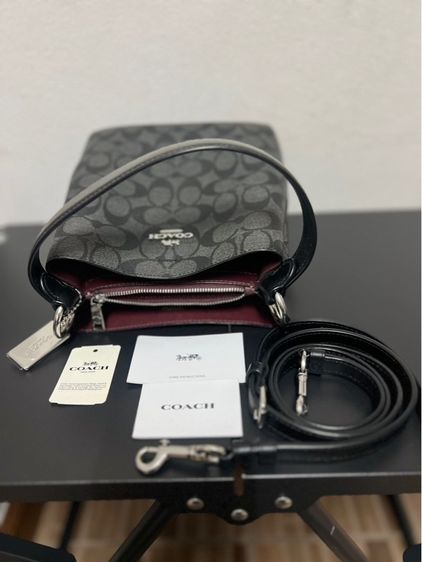  Coach Town Bucket Bag in Signature Canvas รูปที่ 3