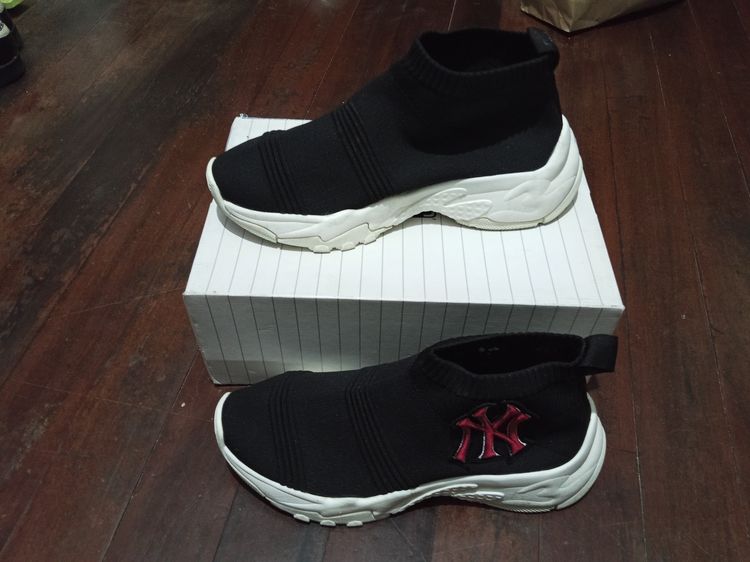 รองเท้าชาย ไซส์44 NY หรือ MLB แท้ รูปที่ 2