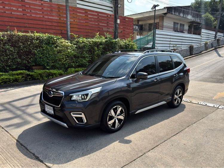 รถ Subaru Forester 2.0 i-S สี เทา