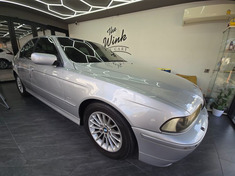 รถ BMW Series 5 523i สี บรอนซ์เงิน