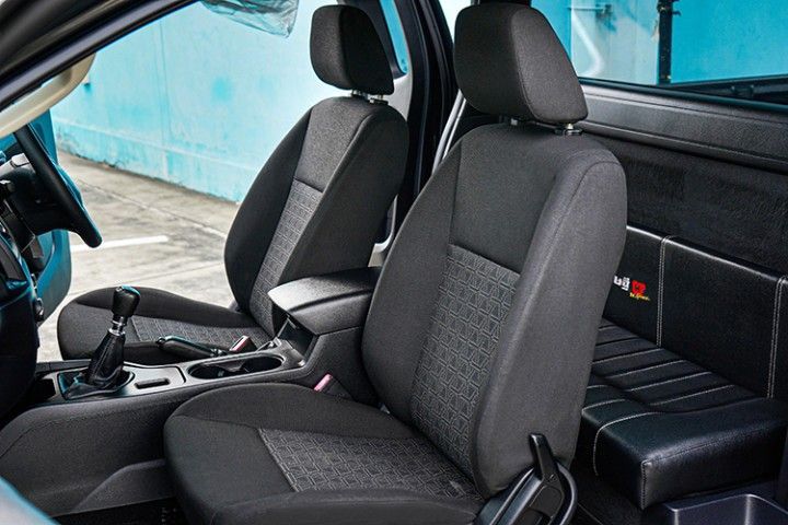 รถ Ford Ranger 2.2 XL สี ดำ