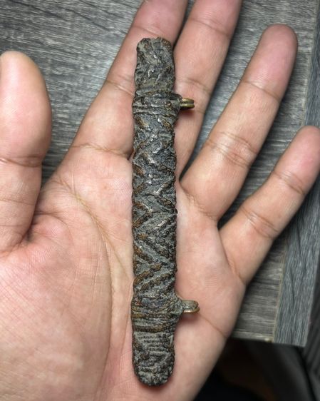 ตะกรุดสองห่วงจระเข้ขบฟันไม่ทราบที่(มีสินค้าหลายรายการกดเข้ามาดูในโปรไฟล์ได้เลยครับ)