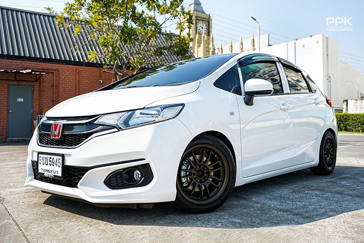 รถ Honda Jazz 1.5 S สี ขาว