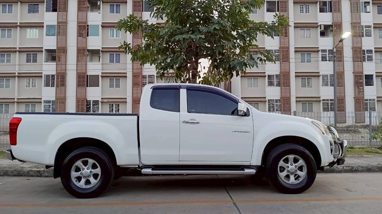 รถ Isuzu D-MAX 1.9 Hi-Lander Z สี ขาว