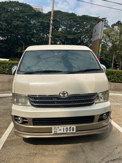 รถ Toyota Ventury 2.7 V สี ขาว