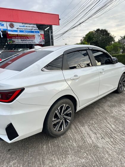 Toyota Yaris ATIV 2023 1.2 Premium Luxury Sedan เบนซิน เกียร์อัตโนมัติ ขาว รูปที่ 4