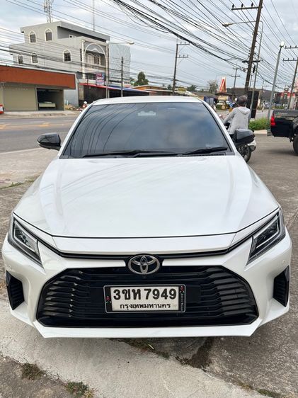 รถ Toyota Yaris ATIV 1.2 Premium Luxury สี ขาว