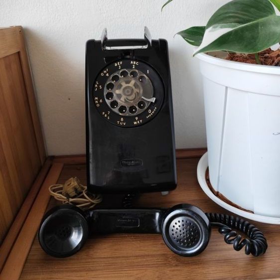 โทรศัพท์เก่าแบบติดผนัง made in usa ขายตามสภาพเหมาะกับการเก็บสะสม ตกแต่งร้านแนววินเทจ ของเก่าขอคนรับได้ รูปที่ 2