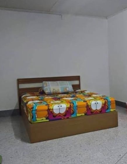 เตียง 5 ฟุต พร้อมที่นอน 8 นิ้ว สภาพใหม่ รูปที่ 2