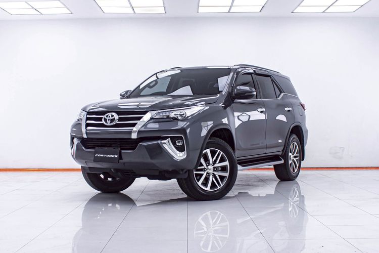 Toyota Fortuner 2018 2.4 V Utility-car ดีเซล ไม่ติดแก๊ส เกียร์อัตโนมัติ เทา