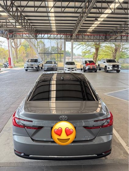 Toyota Camry 2025 2.5 HEV Premium Luxury Sedan ไฮบริด ไม่ติดแก๊ส เกียร์อัตโนมัติ เทา รูปที่ 3